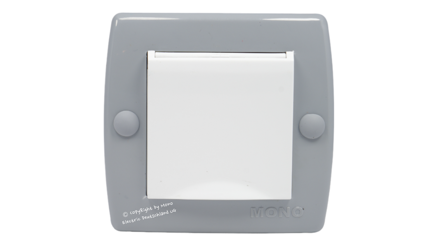 Steckdose mit Klappdeckel