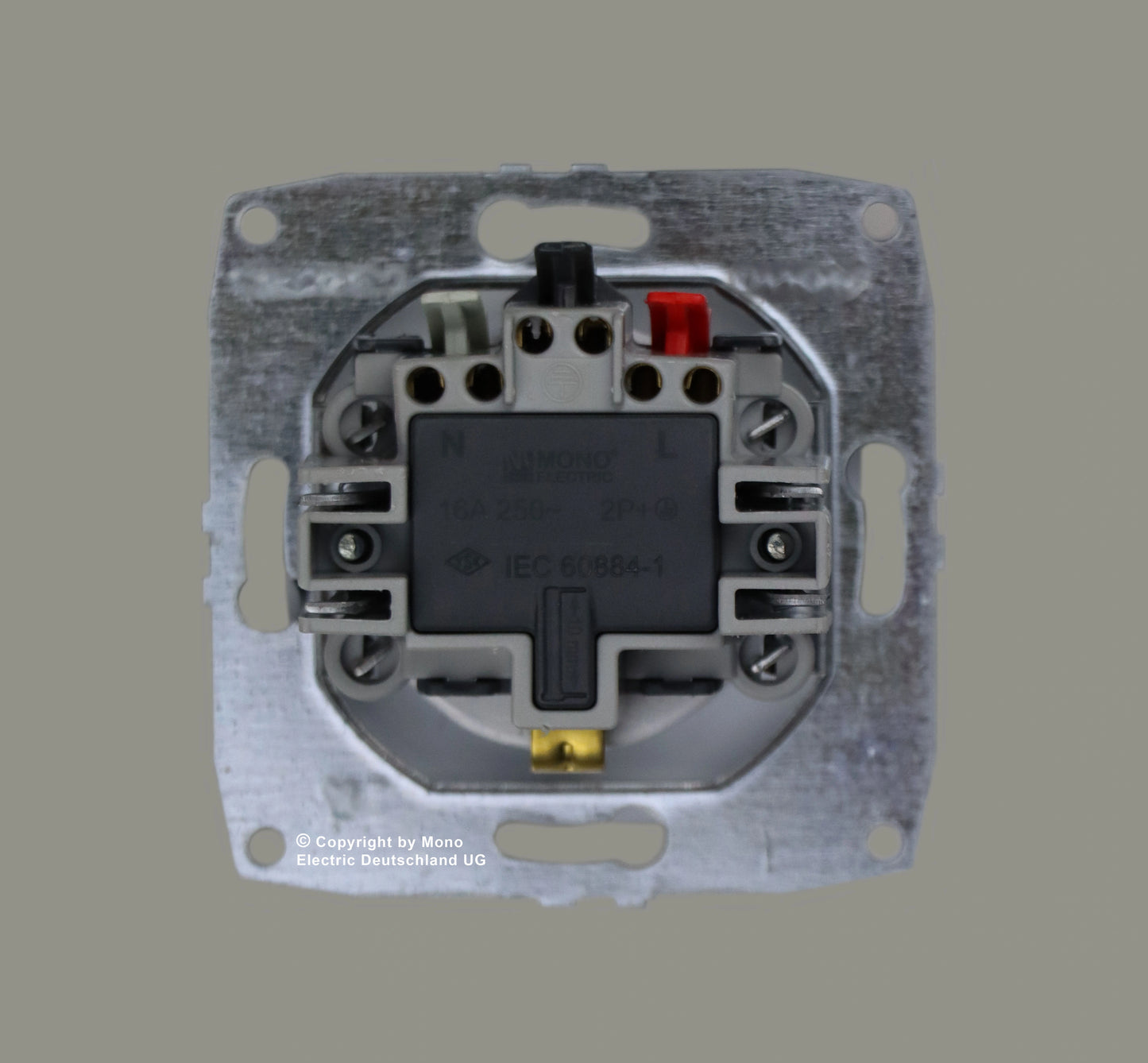 Steckdose mit Klappdeckel und Kindersicherung