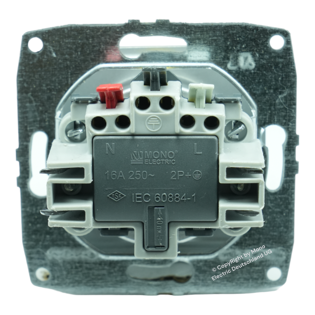 Steckdose mit Klappdeckel und Kindersicherung